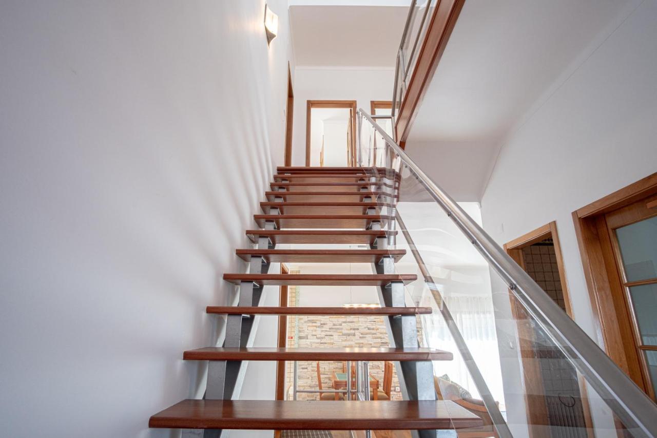 8 Rodrigues Family House - Villa With Patio Nazaré Eksteriør bilde